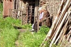 17-Belarusian-couple-watching-the-time-trial-in-Minsk