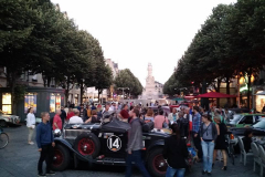 Cars-parked-in-Reims-on-the-evening-of-Saturday-16-July